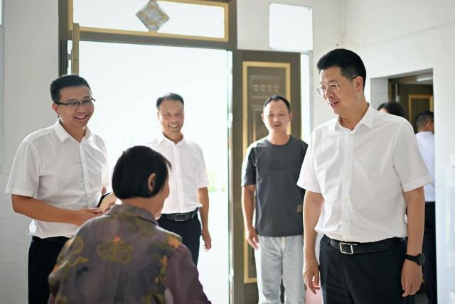 李文章赴乡镇调研乡村聚居点建设工作