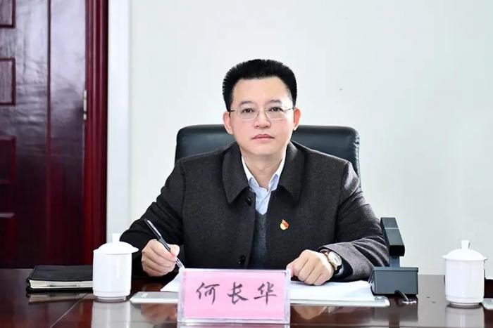 何长华参加大竹县政府办机关党委一支部党员活动日活动