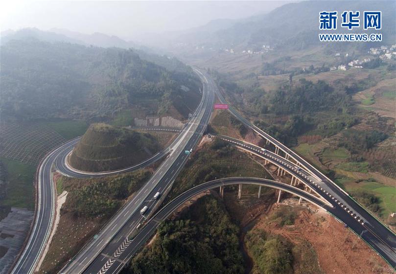 （新时代新气象新作为）（1）雅康高速公路雅安至泸定段建成试通车运行