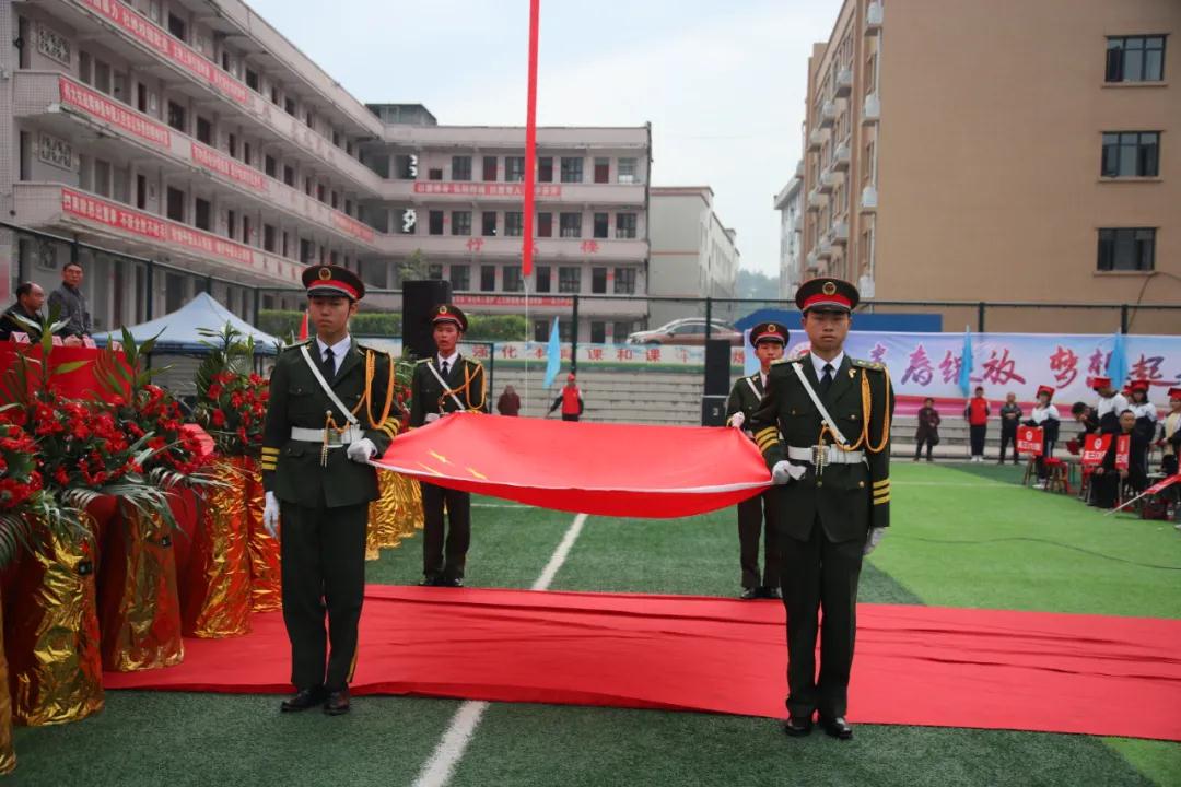 乘时代新风展鲲鹏之志大竹县石河中学举行2018级高三成人礼暨高考誓师